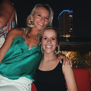 Meet your Posher, Elizabeth